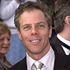 Greg Germann به عنوان Vince Holland