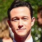 Joseph Gordon-Levitt به عنوان Detective Bobby Abbott