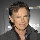 Bruce Greenwood به عنوان William