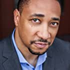 Damon Gupton به عنوان Bill Henderson