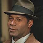 Dennis Haysbert به عنوان Superintendent Johnson