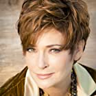 Carolyn Hennesy به عنوان Rich Woman