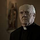 Richard Herd به عنوان Wilhelm