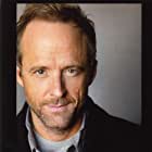 John Benjamin Hickey به عنوان Roy Sachs