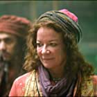 Clare Higgins به عنوان Mrs. Gilmore