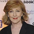 Patricia Hodge به عنوان Lady Hilda Trelawney Hope