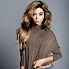 Sarah Hyland به عنوان Mara