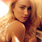 Ashley Johnson به عنوان Eva