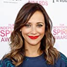 Rashida Jones به عنوان Cheryl Deakins