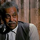 Robert Earl Jones به عنوان Luther Coleman