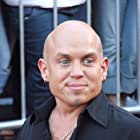 Martin Klebba به عنوان A.Stapp (Security Guard)