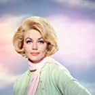 Dorothy Malone به عنوان Hazel Dobkins