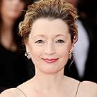 Lesley Manville به عنوان Cynthia