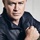 Neal McDonough به عنوان Captain Severance