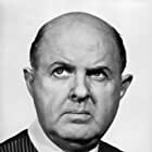 John McGiver به عنوان Tiffany's Salesman