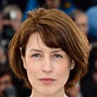 Gina McKee به عنوان Countess Henrietta Harding