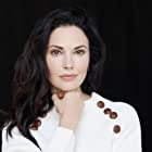 Laura Mennell به عنوان Mimi Hynek