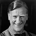 Donald Moffat به عنوان Garry