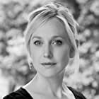 Hattie Morahan به عنوان Corinne Aldrich