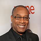 Joe Morton به عنوان Dr. Drayton