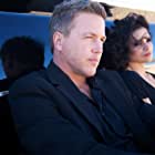 Lochlyn Munro به عنوان Detective Larry Fitzgibbon