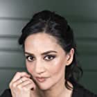 Archie Panjabi به عنوان Serena Johnson