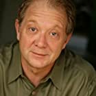 Jeff Perry به عنوان Lou