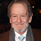 Ronald Pickup به عنوان Judge