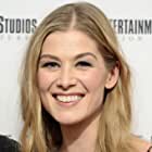 Rosamund Pike به عنوان Amy Dunne