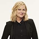 Amy Poehler به عنوان Maura Ellis