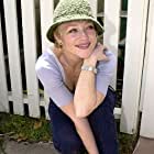 Susie Porter به عنوان Mrs. Miles