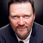 Ian Puleston-Davies به عنوان Arthur Pennyworth