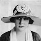 Edna Purviance به عنوان Immigrant