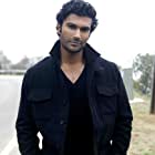 Sendhil Ramamurthy به عنوان Mohinder Suresh