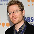 Anthony Rapp به عنوان Lt. Cmdr. Paul Stamets