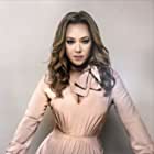 Leah Remini به عنوان Joan