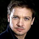 Jeremy Renner به عنوان Jerry Pierce