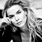 Thekla Reuten به عنوان Jillian Salvius