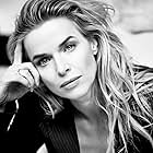 Thekla Reuten به عنوان Julia Zani