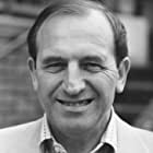 Leonard Rossiter به عنوان Dr. Andrei Smyslov