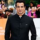 Ronit Roy به عنوان Mirza Sikander Baig