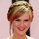 Sara Rue به عنوان Ellen