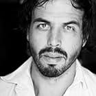 Angus Sampson به عنوان The Organic Mechanic