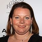 Joanna Scanlan به عنوان Amanda Thirsk