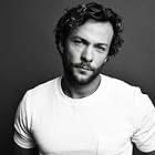 Kyle Schmid به عنوان Special Agent Mike Franks