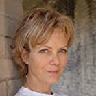 Jenny Seagrove به عنوان Miss Mary Morstan