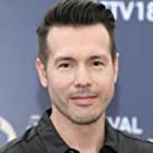 Jon Seda به عنوان Roberto