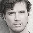 Matthew Settle به عنوان Mr. Morris