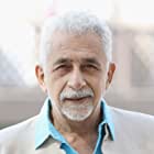 Naseeruddin Shah به عنوان Vinod(Alisha's Father)