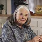 Lois Smith به عنوان Sister Sarah Joan